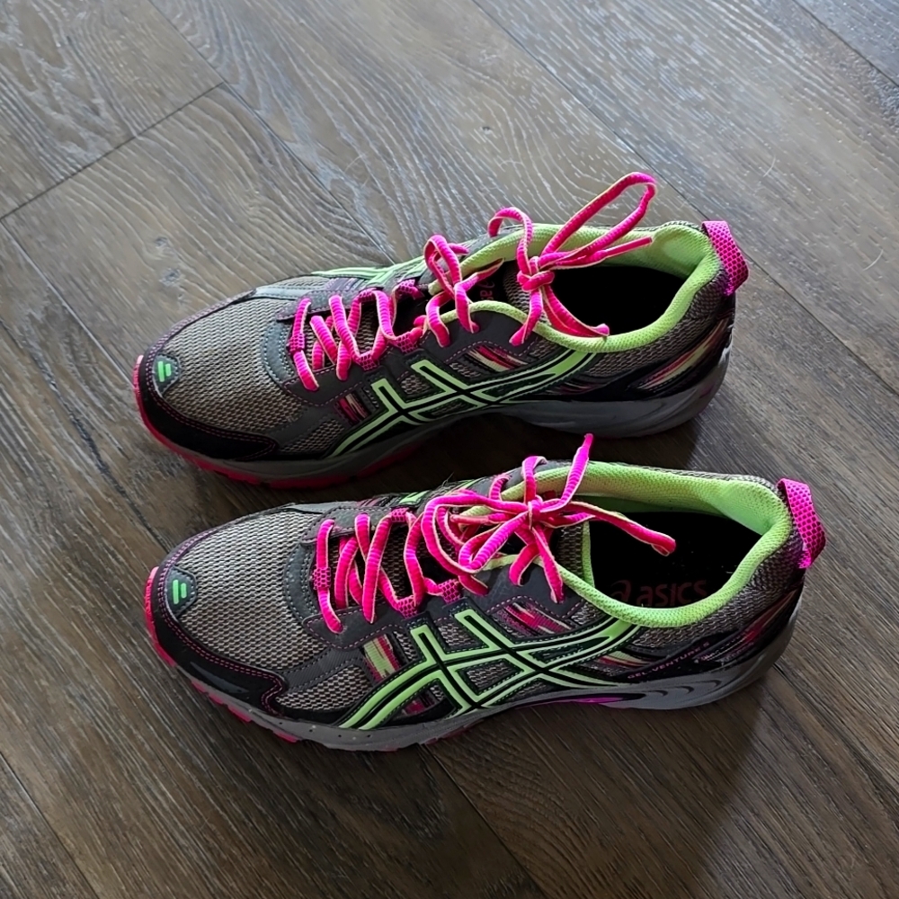 Asics Gel Venture 5 9.5 womens  BRAND New without tags
